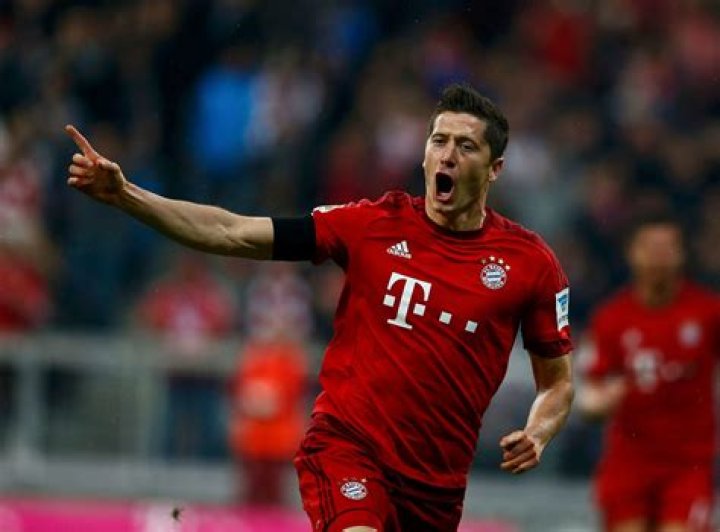 Robert Lewandowski Bayern Munich football render FootyRenders